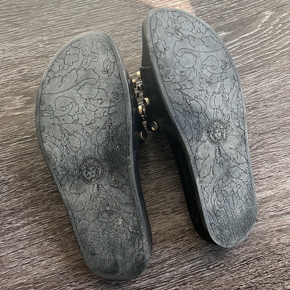 Versace slippers - Picture 3 of 5